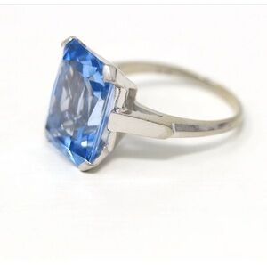 14k blue spinel cocktail ring .